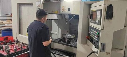 Centro de mecanizado Harford para mantenimiento CNC Plus